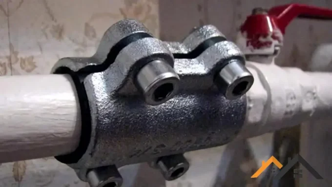 Чем заклеить железную трубу
